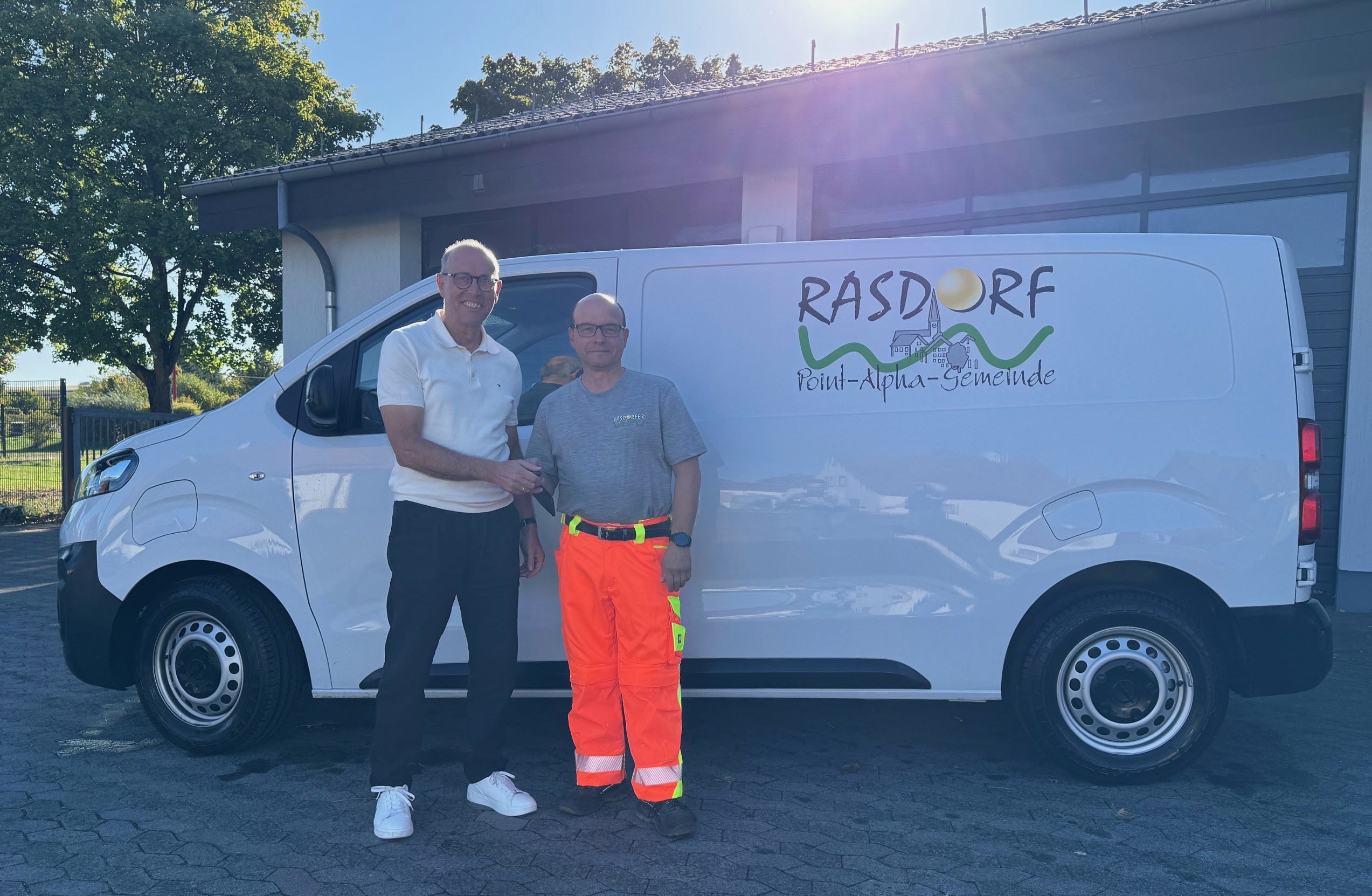 Übergabe neues eAuto 